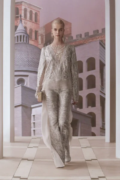 Look 15